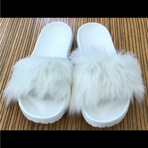 UGG Royale White Sheepskin Fur Slides Slip on Sandals Size 6 - Picture 2 of 11